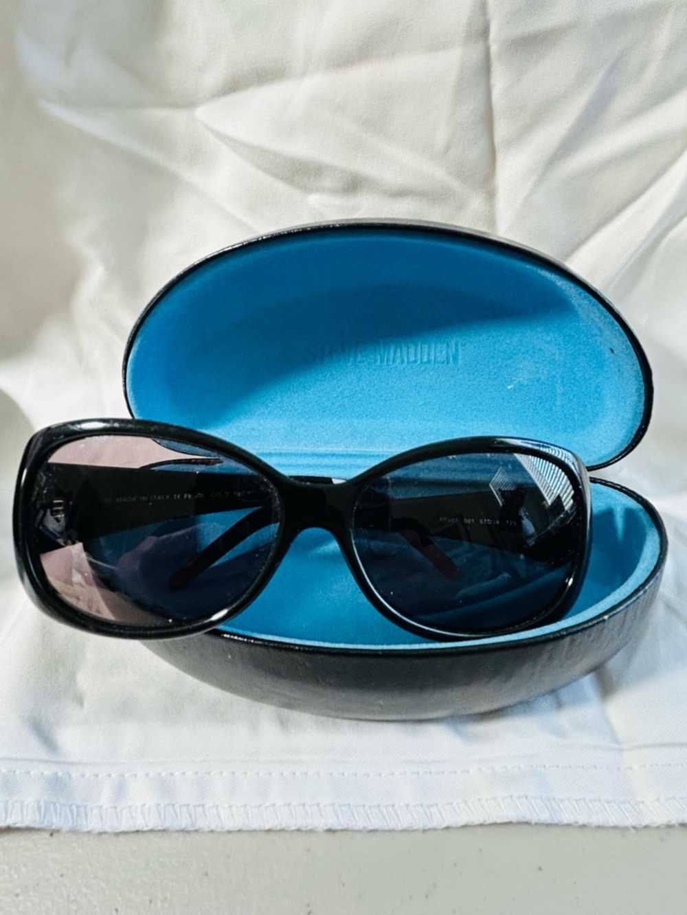 Fendi Black Women’s Sunglasses with Bright Blue Lined Case